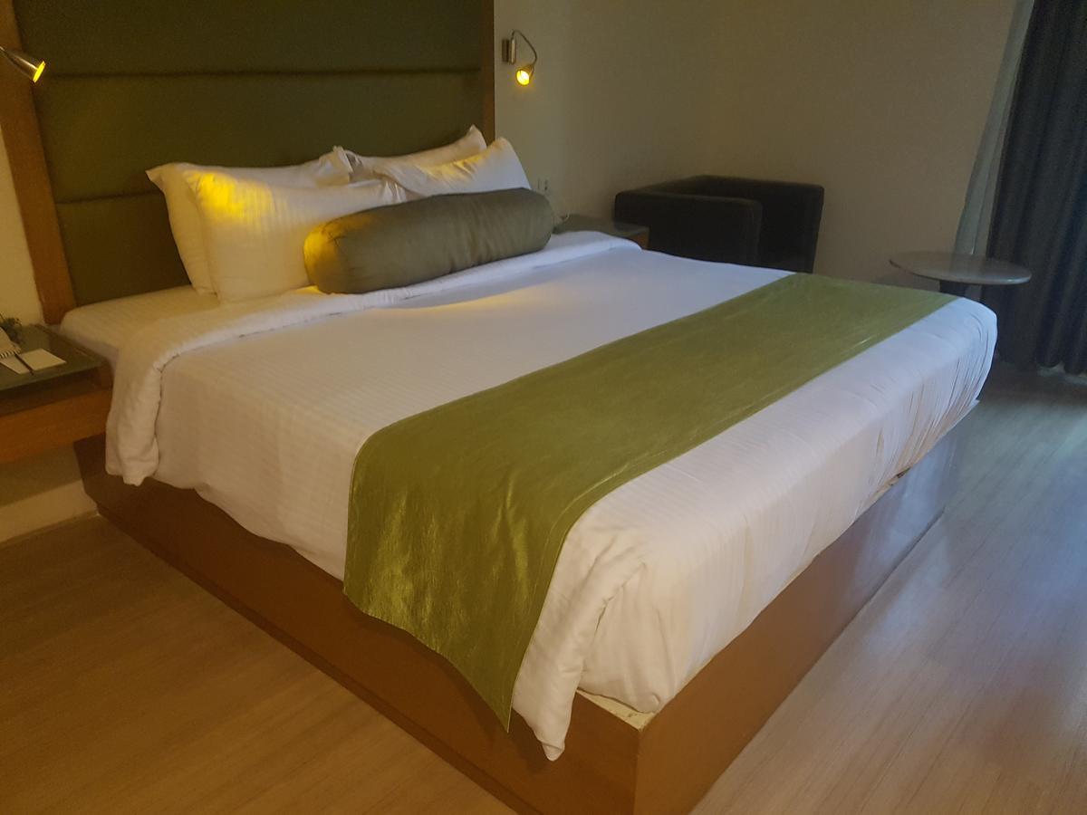 Peerless Hotel ハイデラバード エクステリア 写真