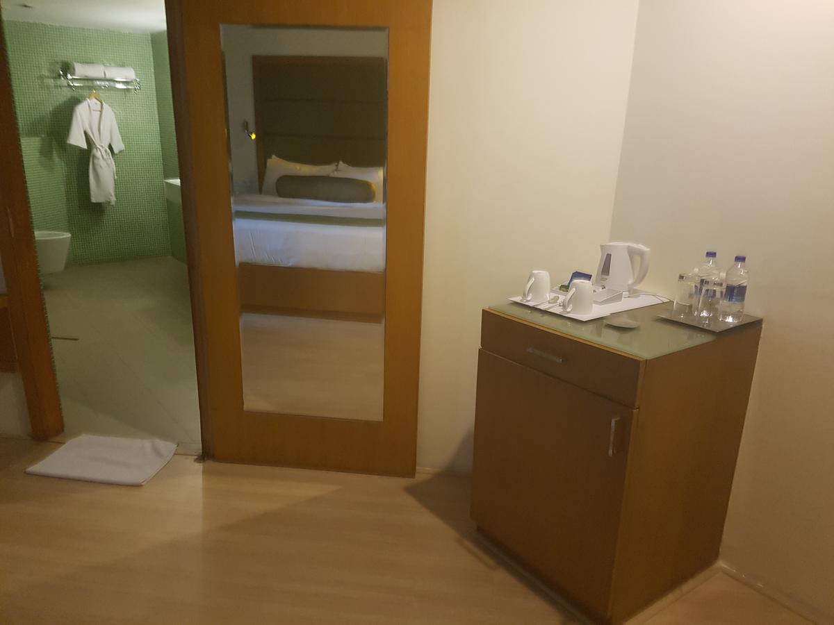 Peerless Hotel ハイデラバード エクステリア 写真